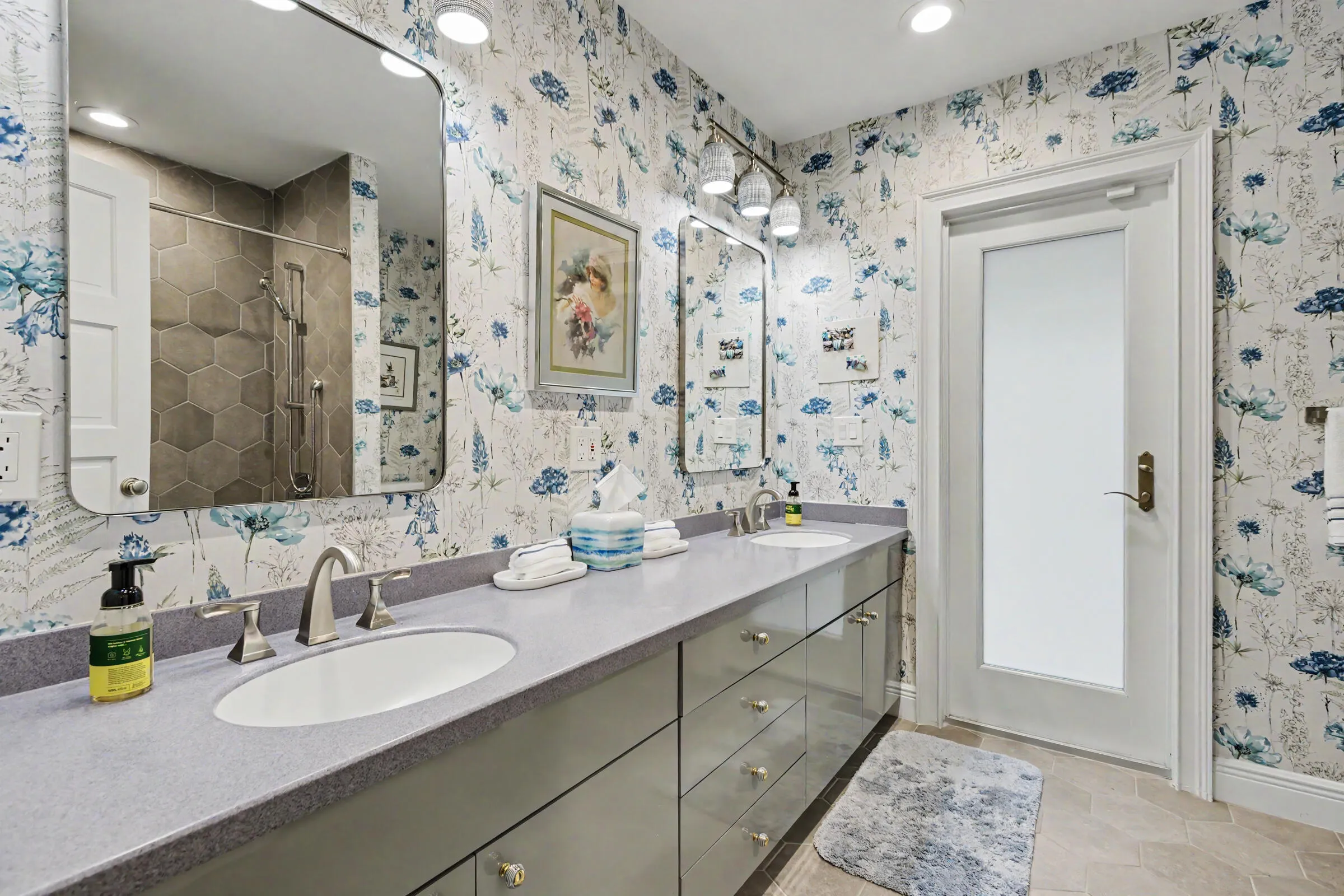 Large Dual Sink Full Bathroom