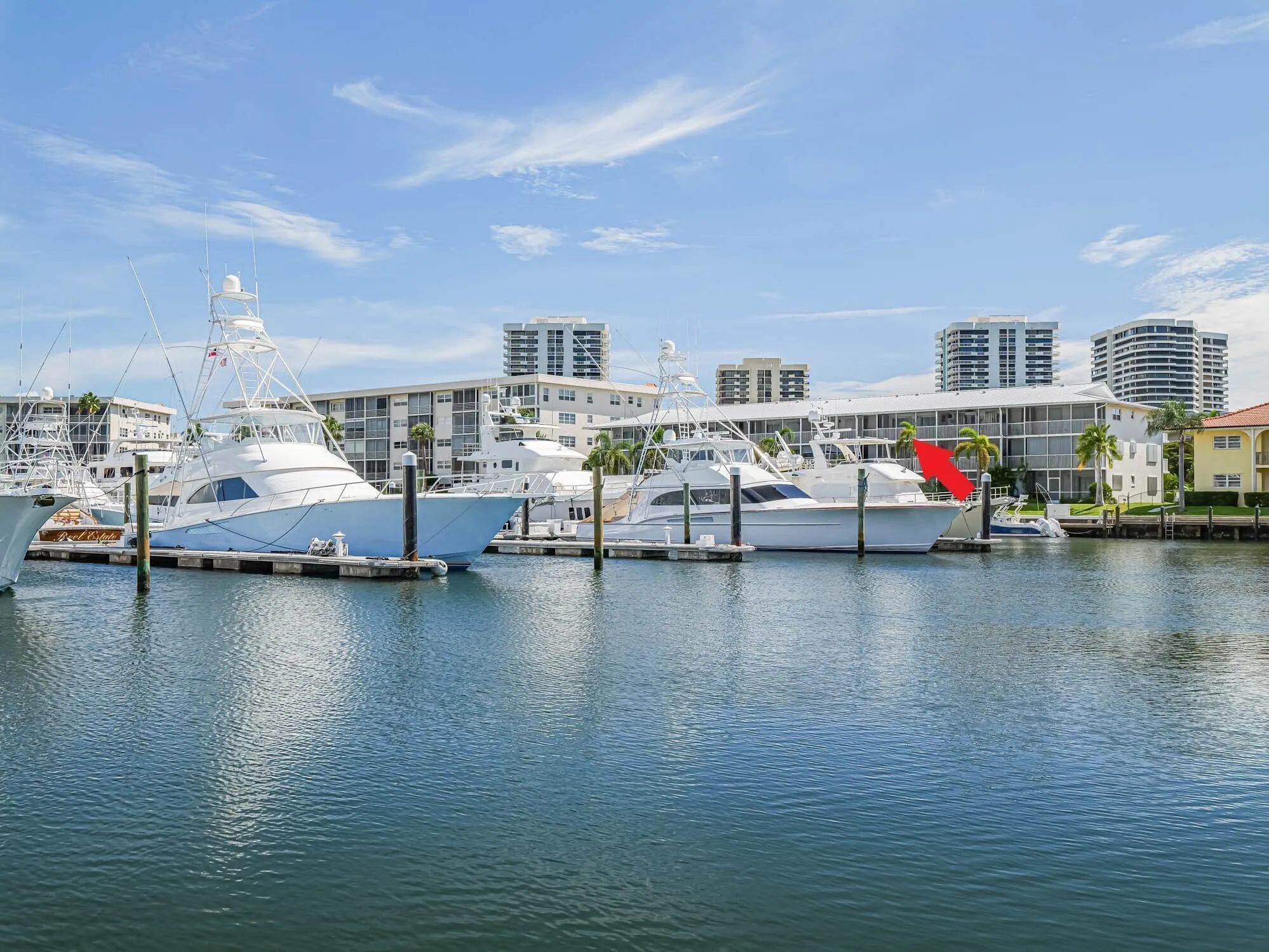 37 yacht boat view