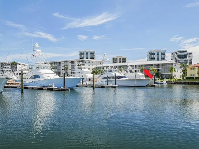 37 yacht boat view