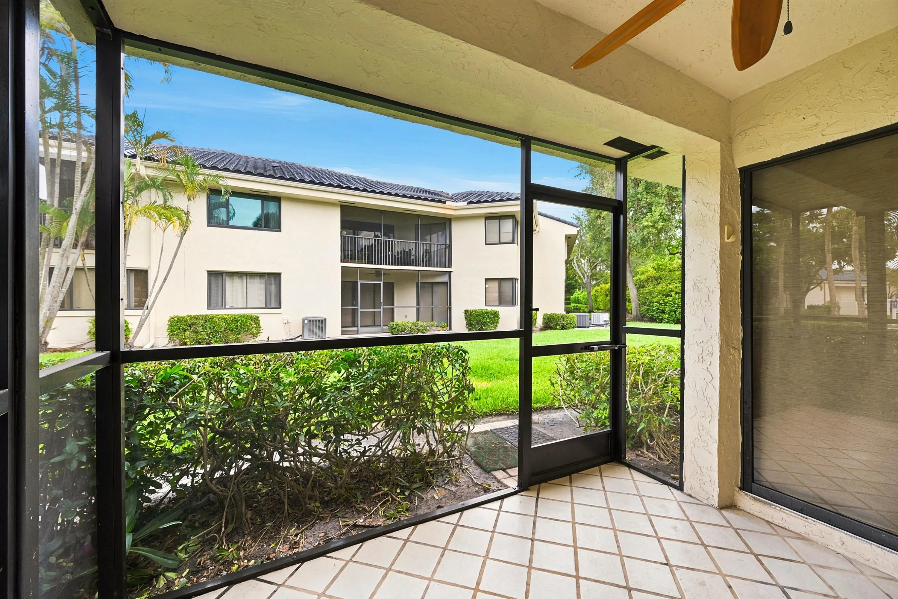 29_Screen Porch