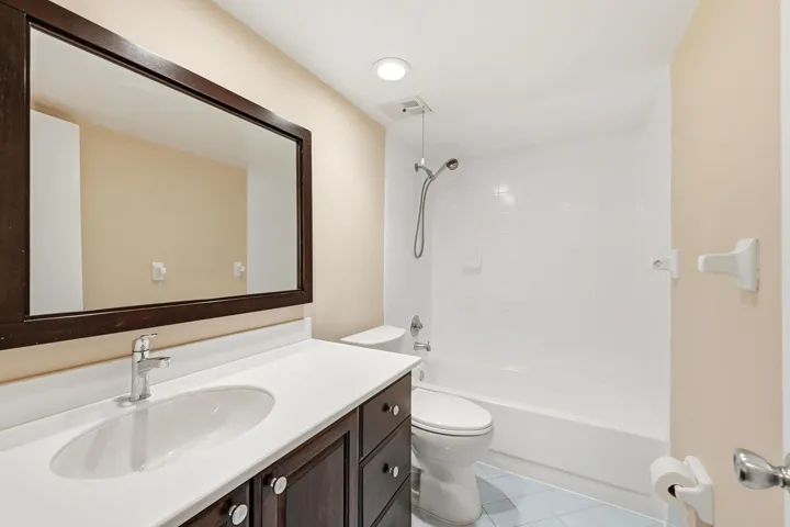 22_Second Bathroom