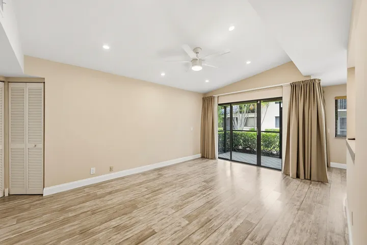 06_Living room