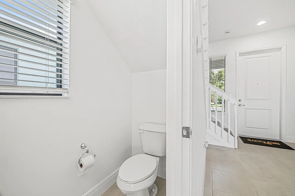 Guest bathroom on 1st floor