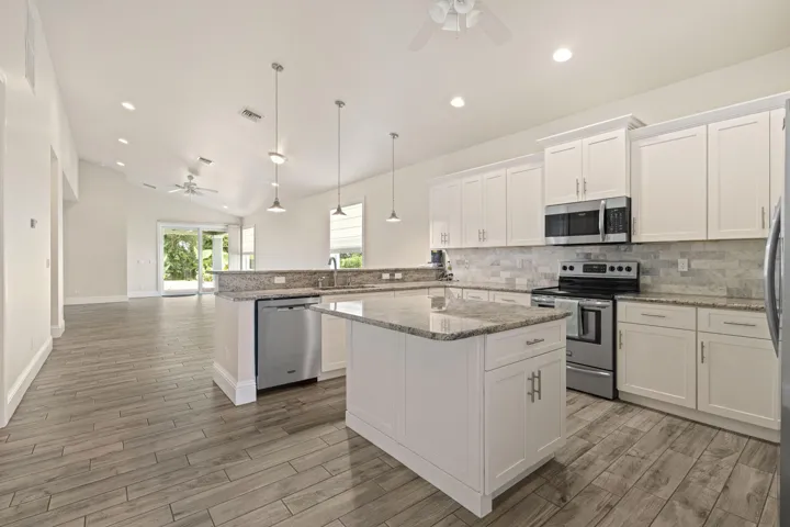 1006 SW 34th Terrace