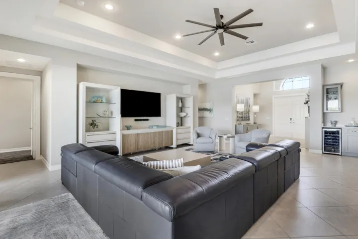 Living room 4