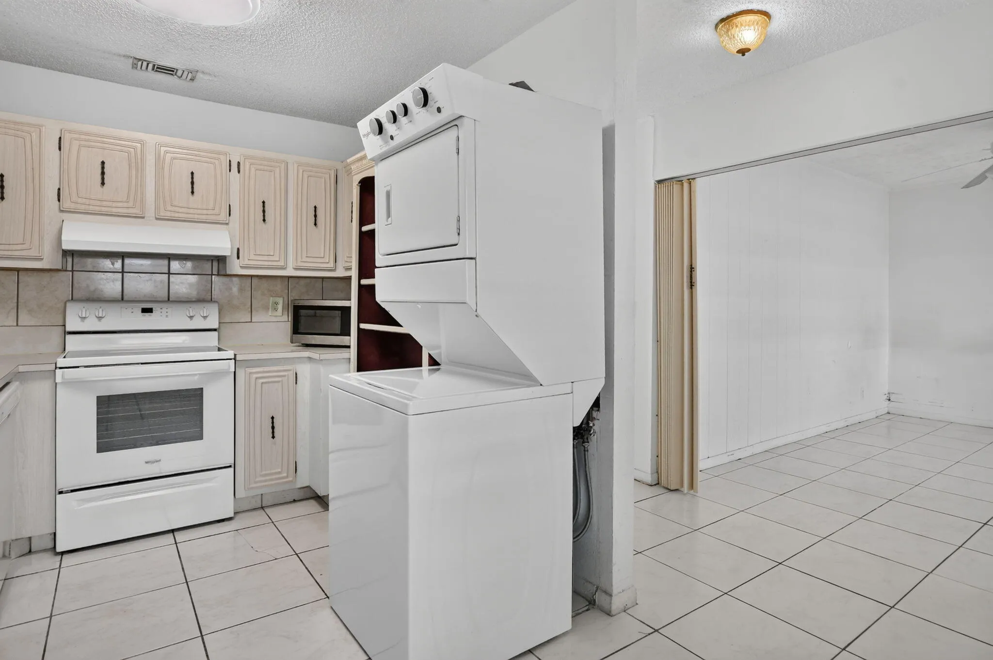 Kitchen/Laundry