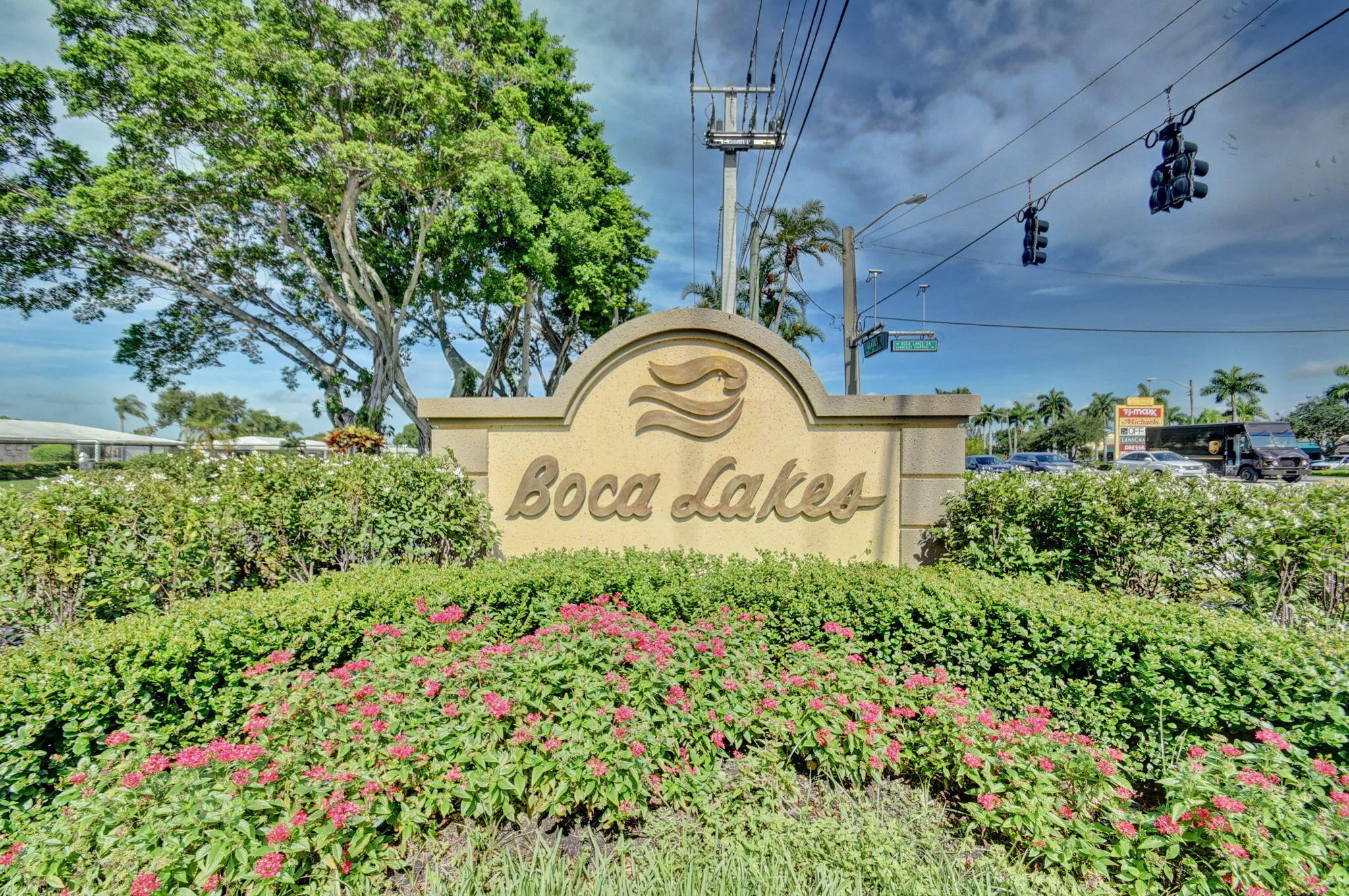 Boca Lakes Entry