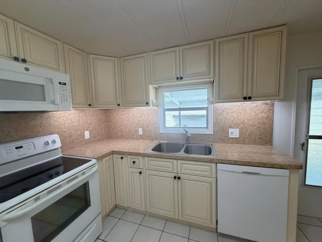 Well lite Kitchen