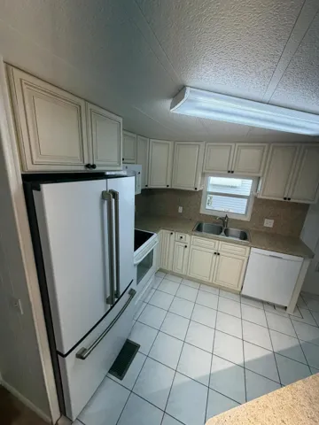 Well lite Kitchen