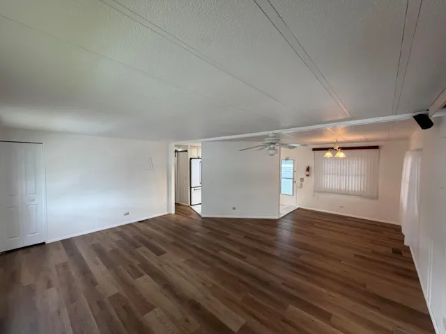large living rm open to dining rm