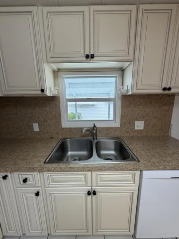 THERE ARE LIGHTS UNDER THE CABINETS HERE