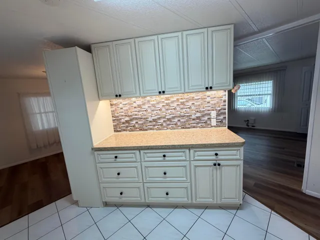 This kitchen is very well thoughtout with lots of lighting and cabinet space.
