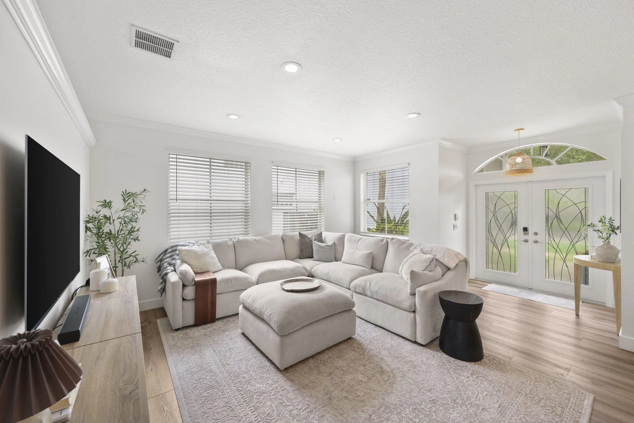7518 Oak Grove Circle - 8.jpg-SMALL
