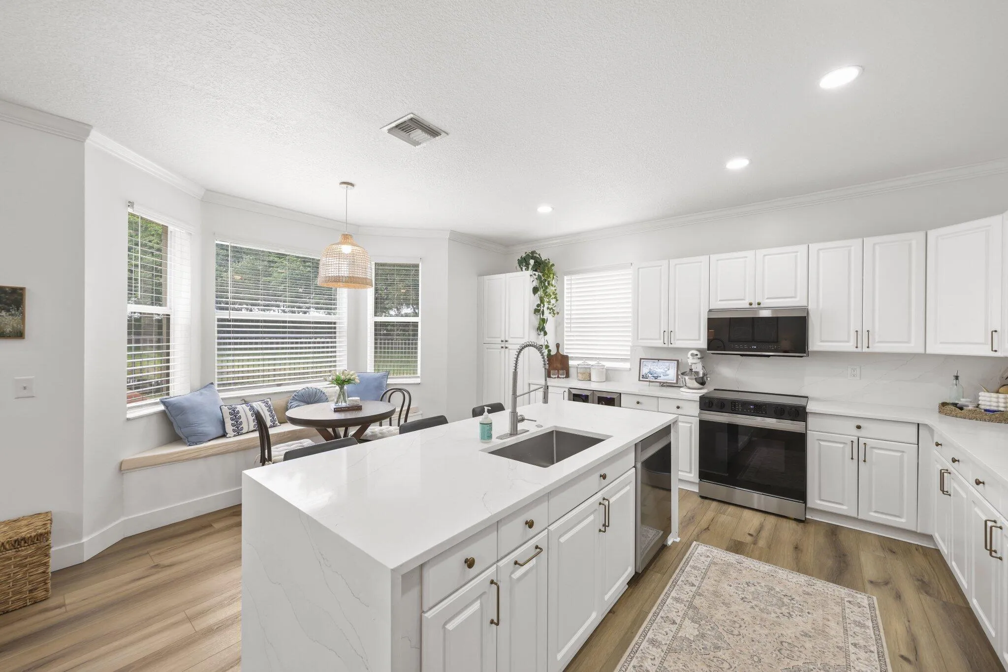 7518 Oak Grove Circle - 13.jpg-SMALL