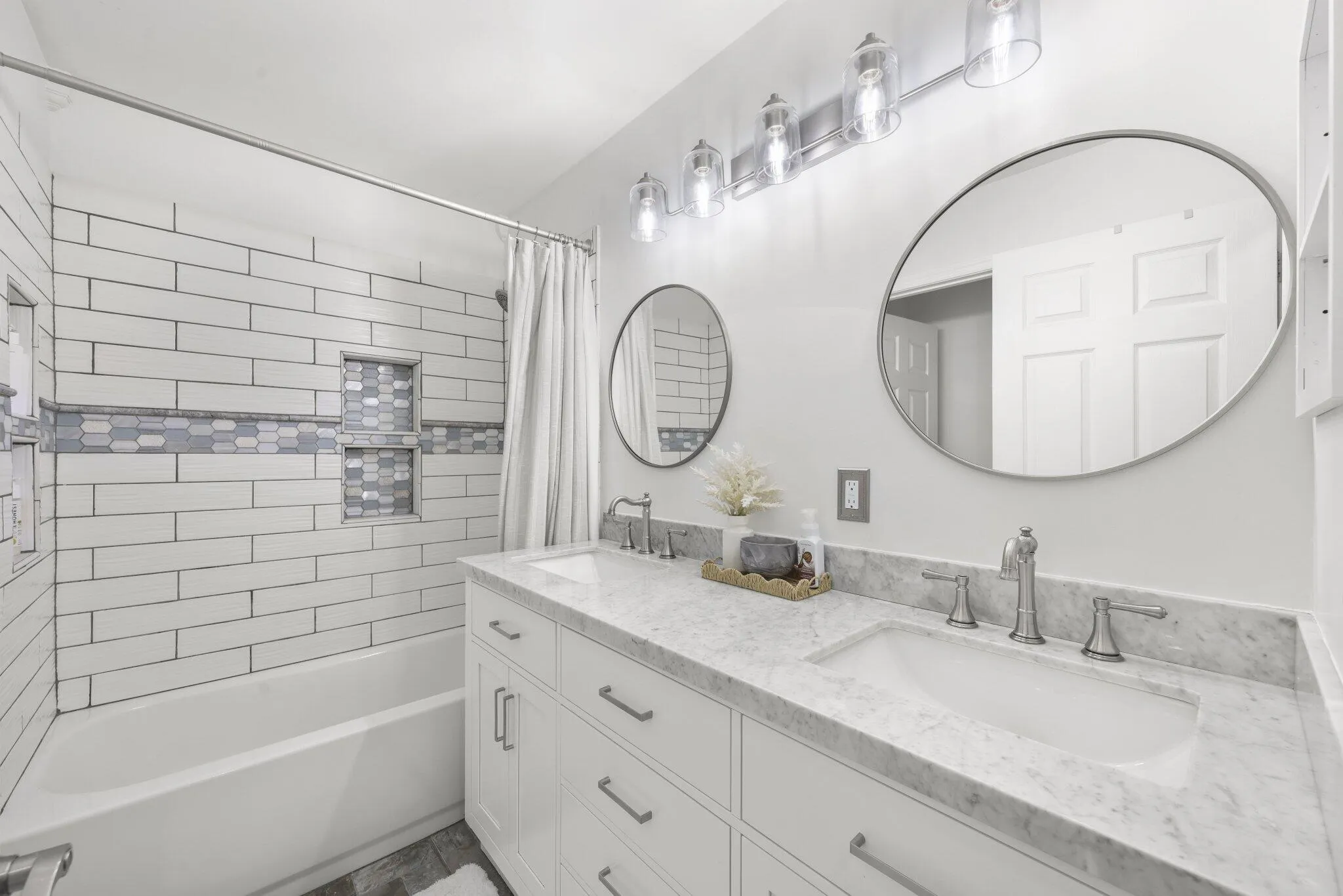 7518 Oak Grove Circle - 47.jpg-SMALL