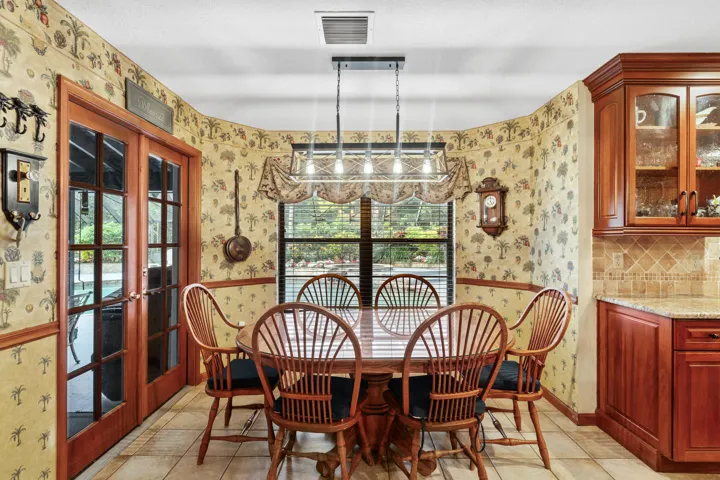Eat-in kitchen