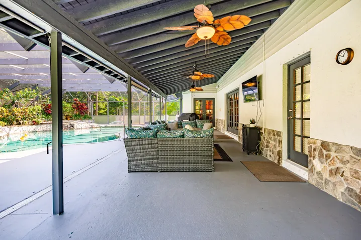 Spacious covered patio