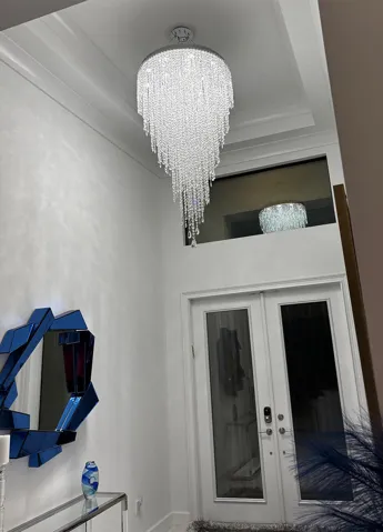 Magnificent Crystal Chandelier in​​‌​​​​‌​​‌‌​‌‌​​​‌‌​‌​‌​‌​​​‌​​ Entry