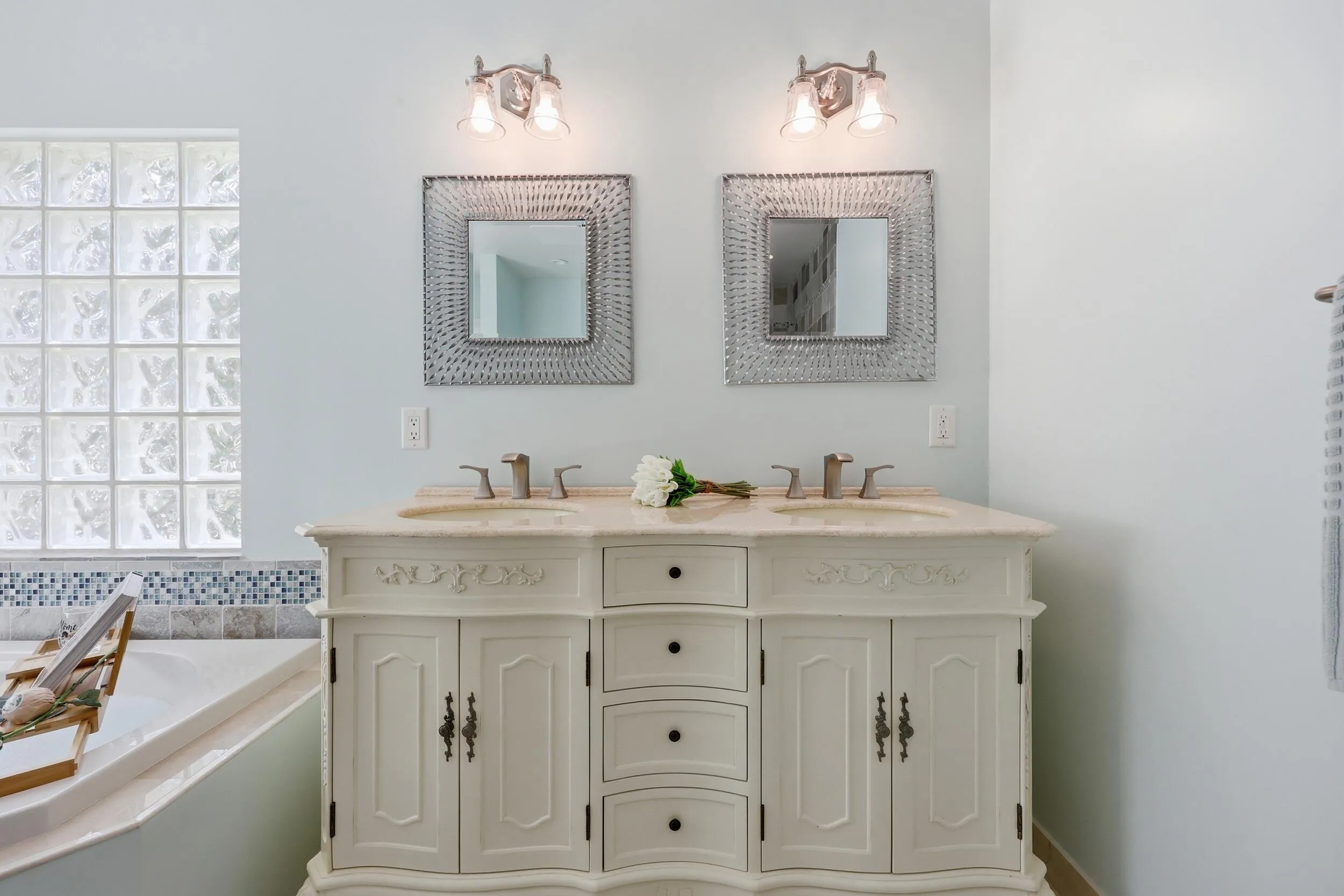 DUAL VANITY