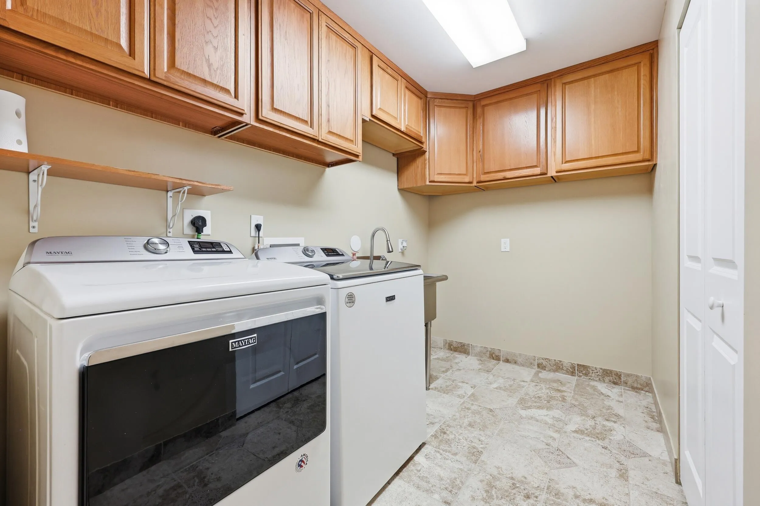 10'X6' LAUNDRY RM