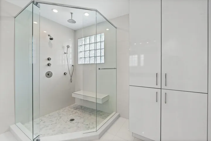 Mster Bath