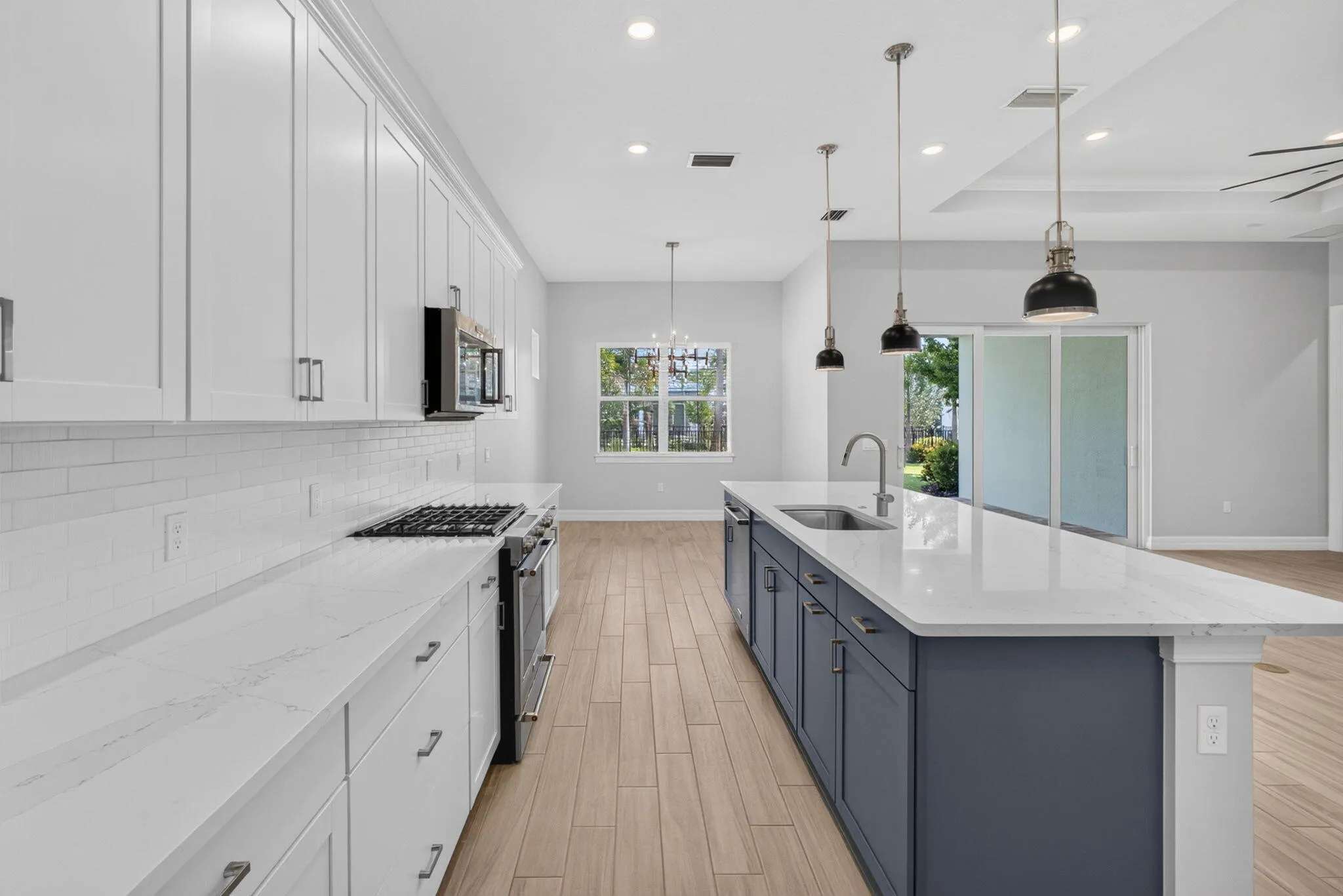 KITCHEN & DINING AREA