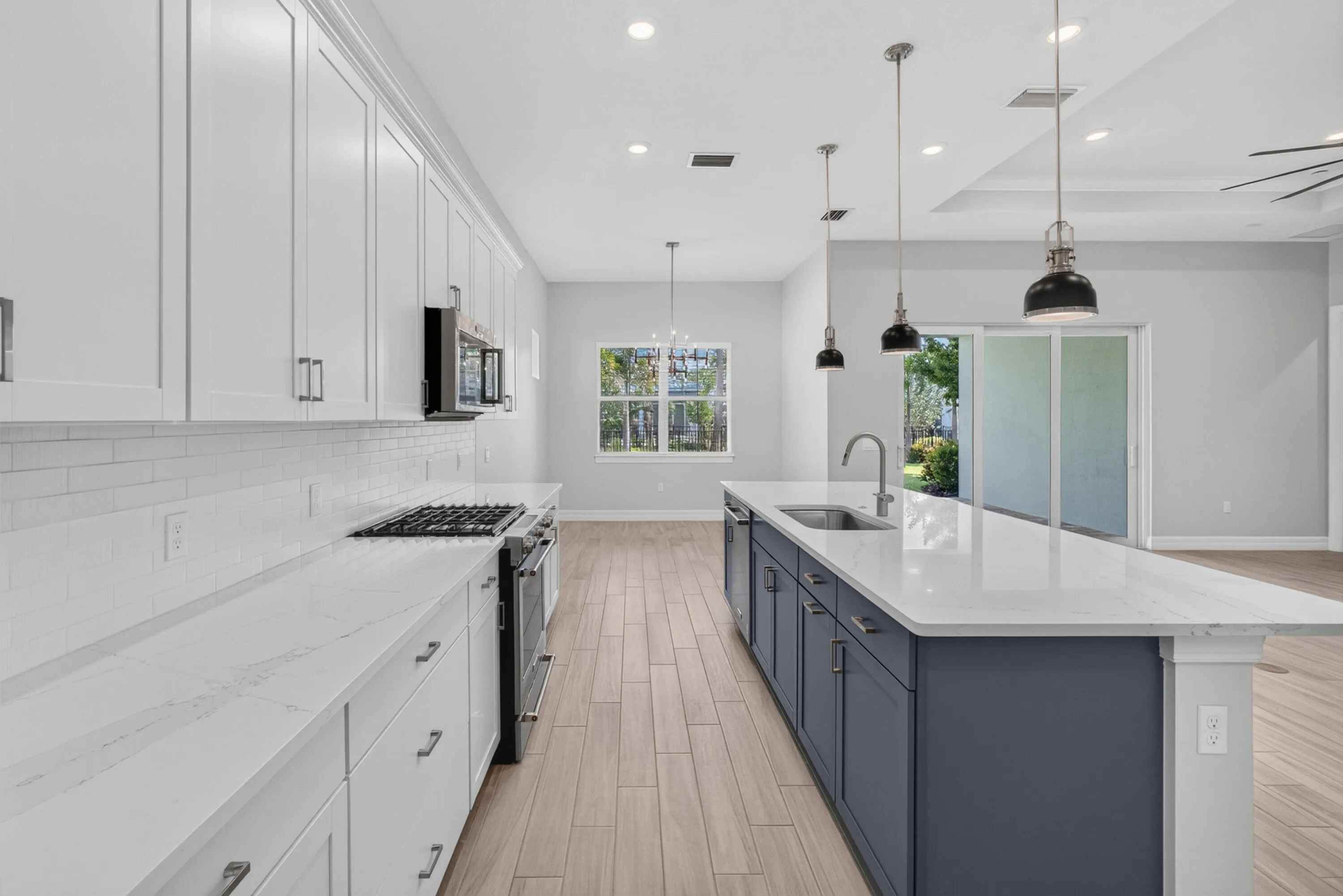 KITCHEN & DINING AREA