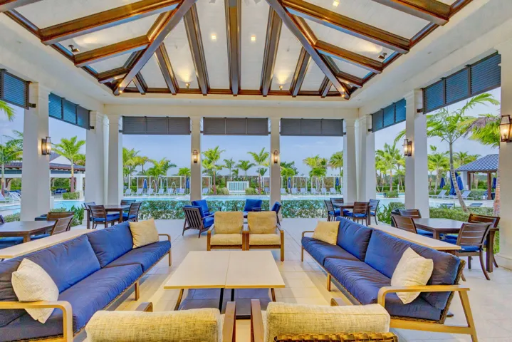 POOL LOUNGE