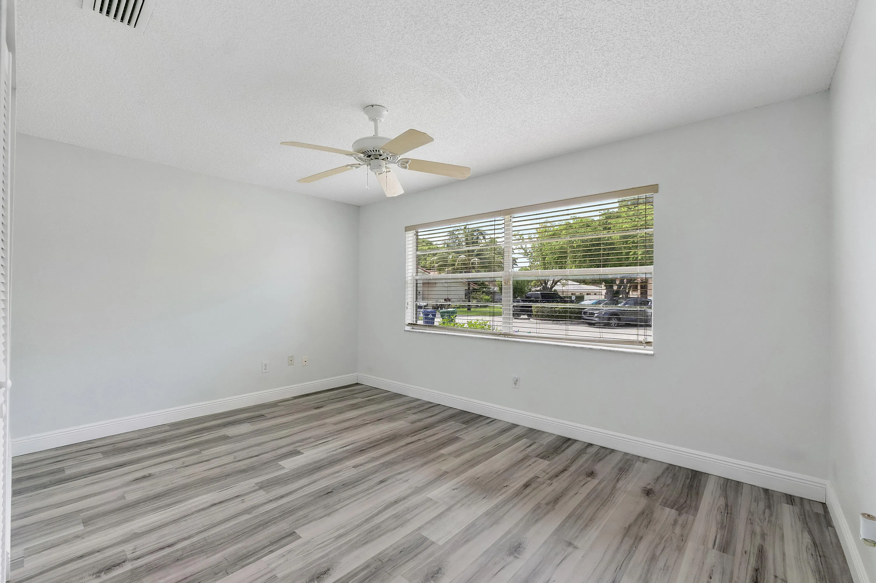 11454 Nw 41st St_036