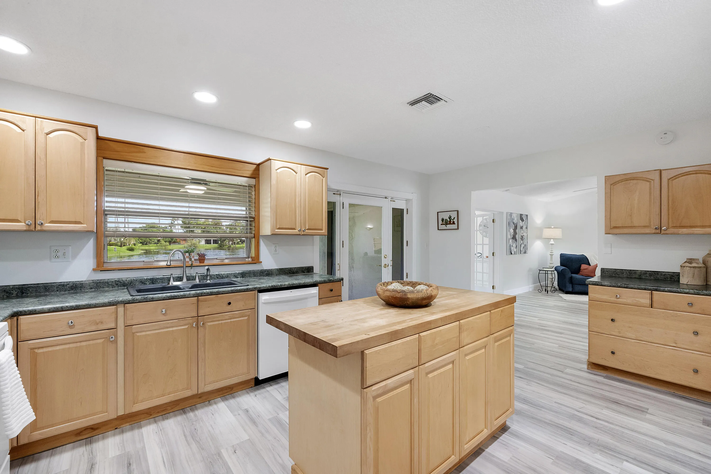 11454 Nw 41st St_029