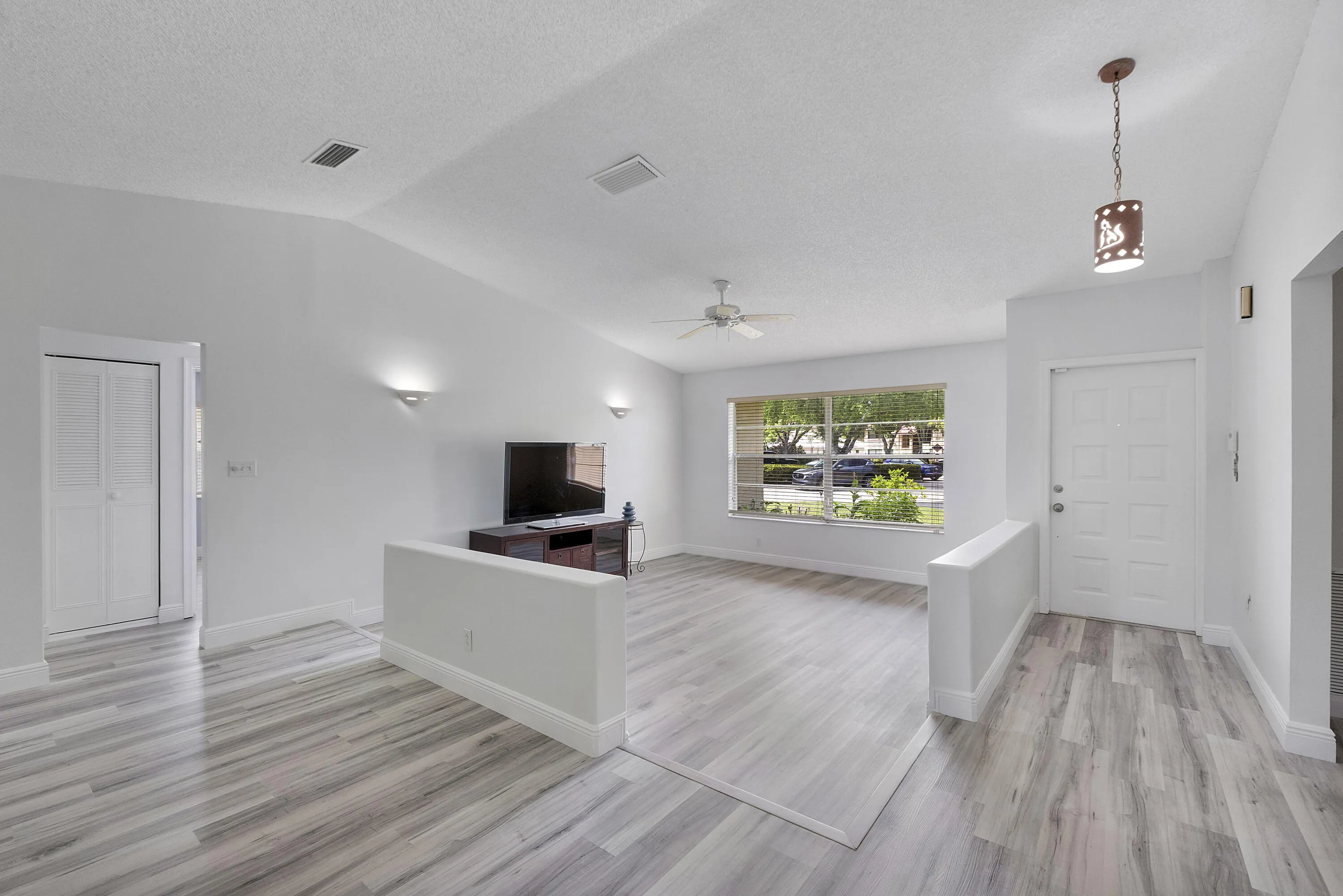 11454 Nw 41st St_017