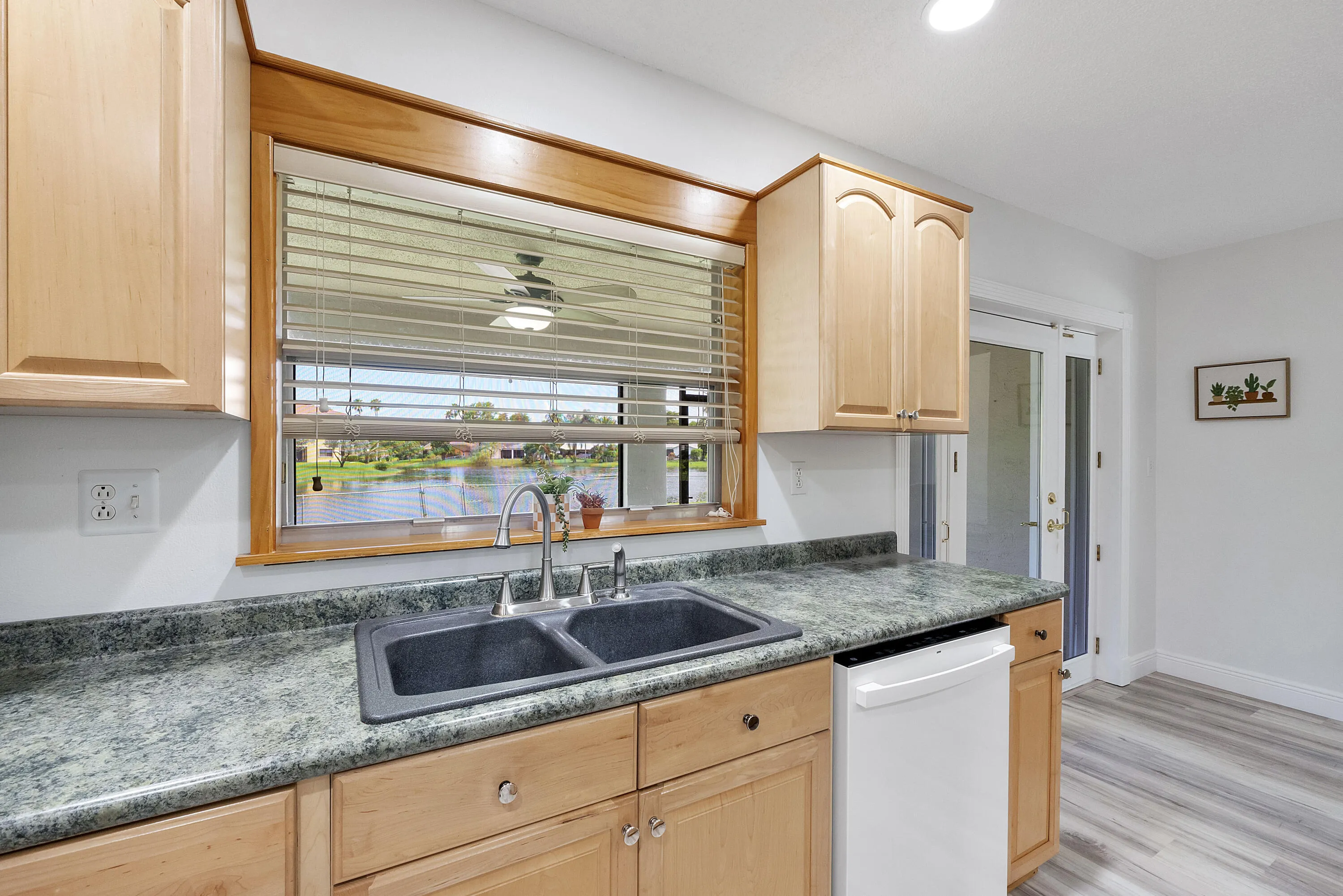 11454 Nw 41st St_028