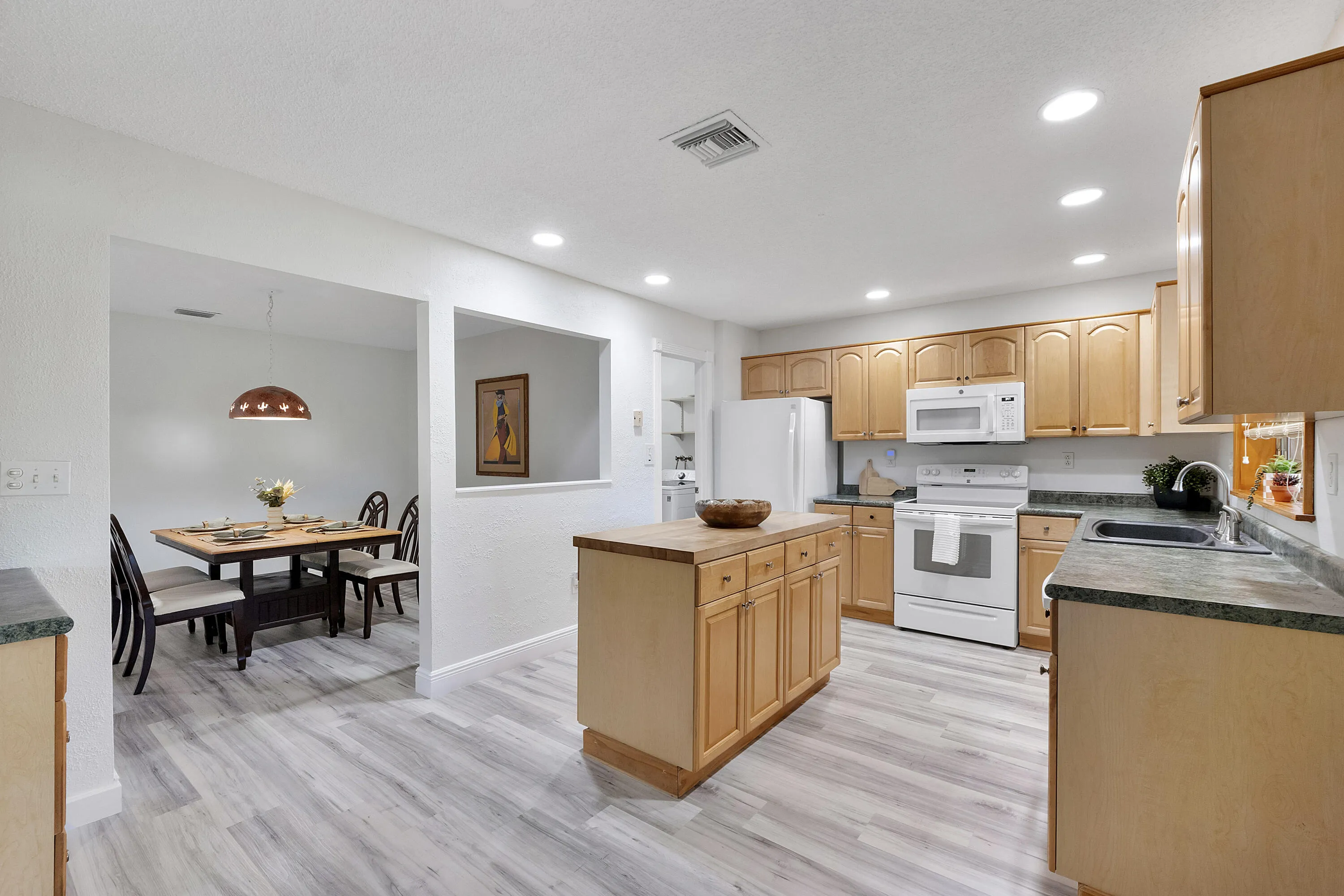 11454 Nw 41st St_026