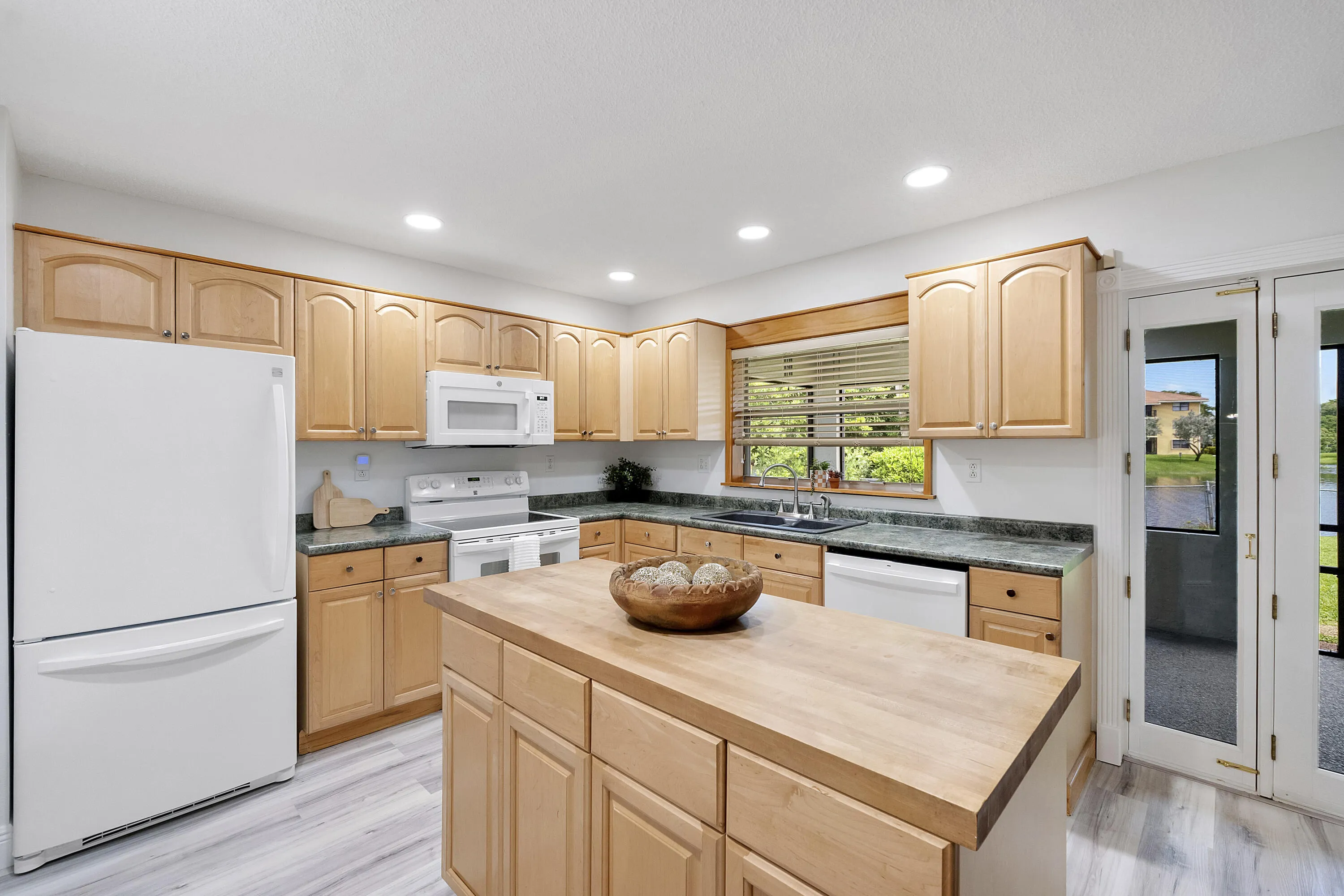 11454 Nw 41st St_027