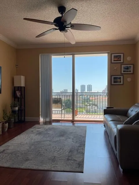 CITY SKYLINE VIEW