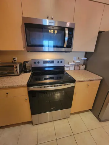 STEAM OVEN AND MICROWAVE