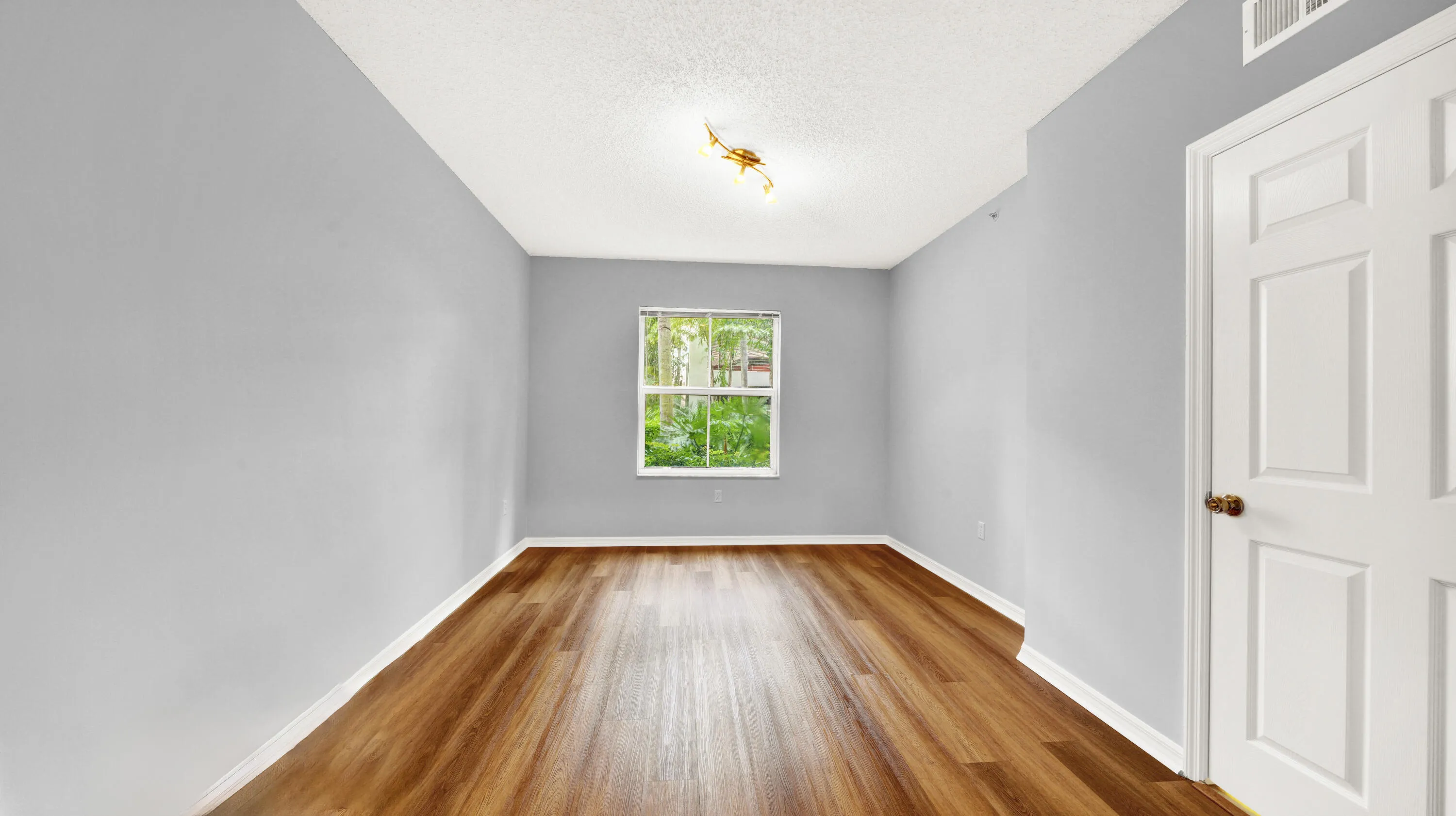Master Bedroom (4)