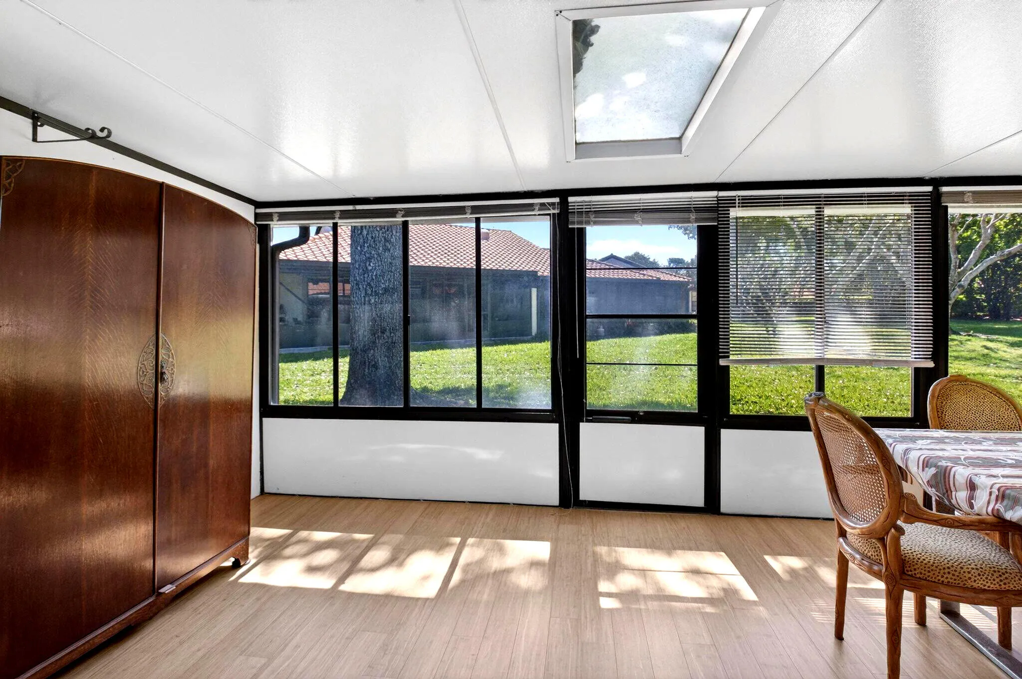 Enclosed Lanay