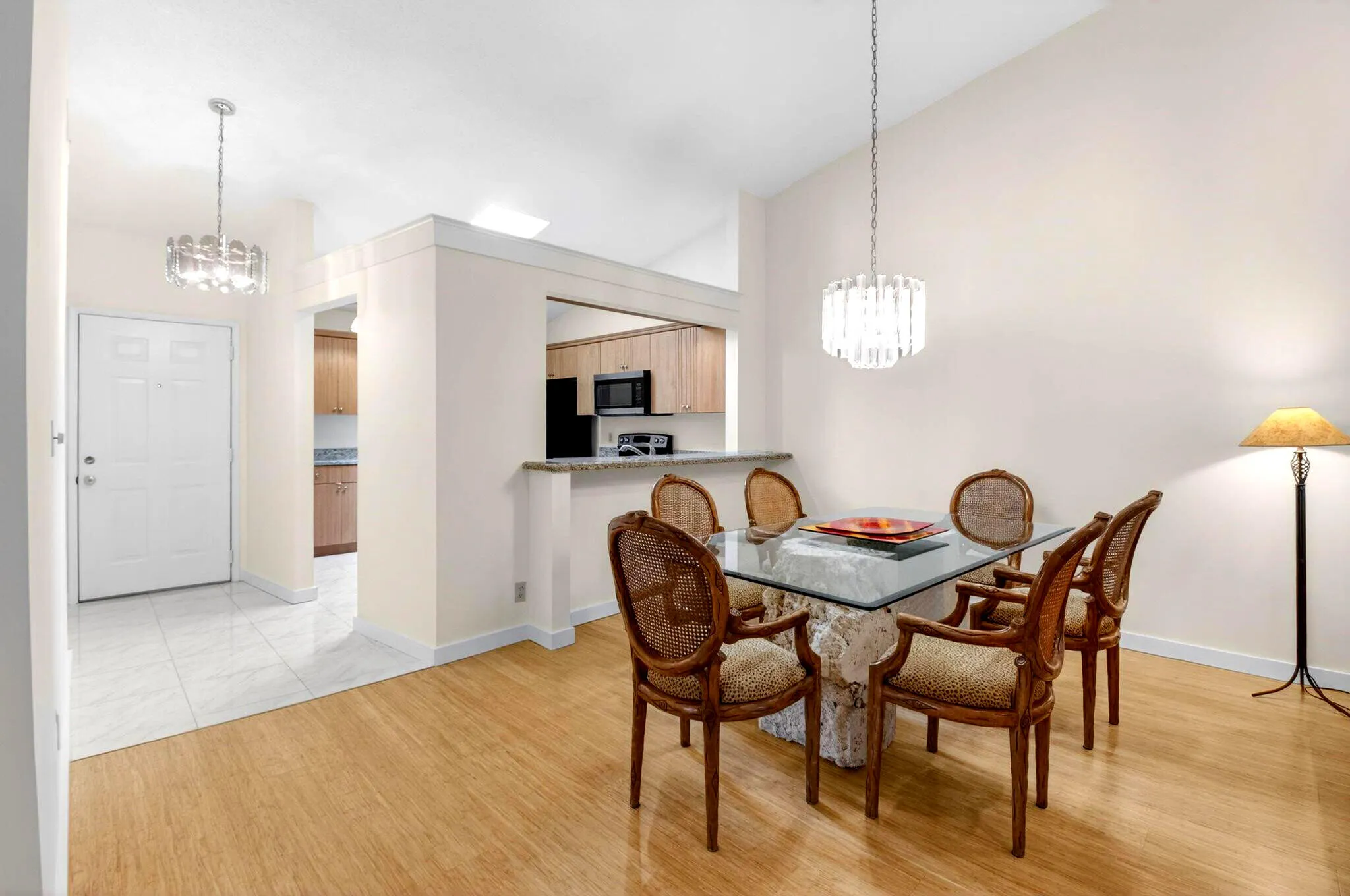 Kitchen dining