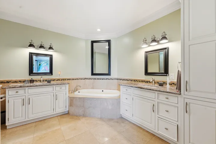 soaking tub