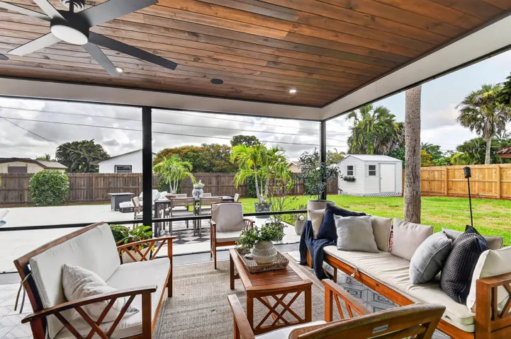 Screened in Patio