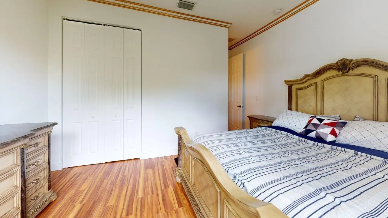 3686-NW-85Th-Ter-Bedroom
