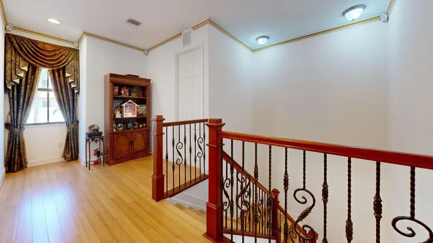 3686-NW-85Th-Ter-Hallway