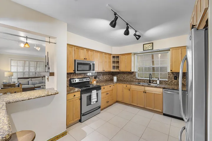 2601 Ne 7th St_028