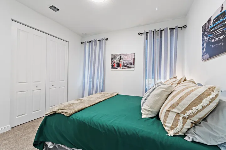 010-16378SeaTurtlePl-WestPalmBeach-SMALL