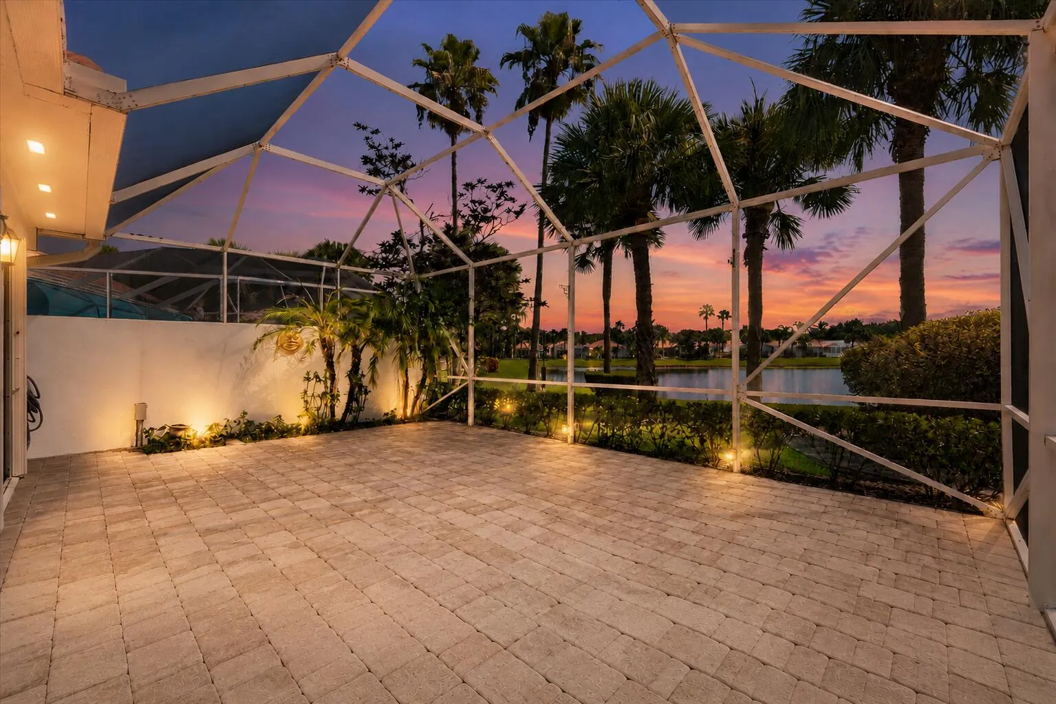 Screened in Patio (virtual lights)