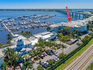 Harborage Walk to Downtown...