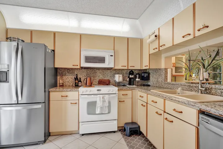Good size Kitchen
