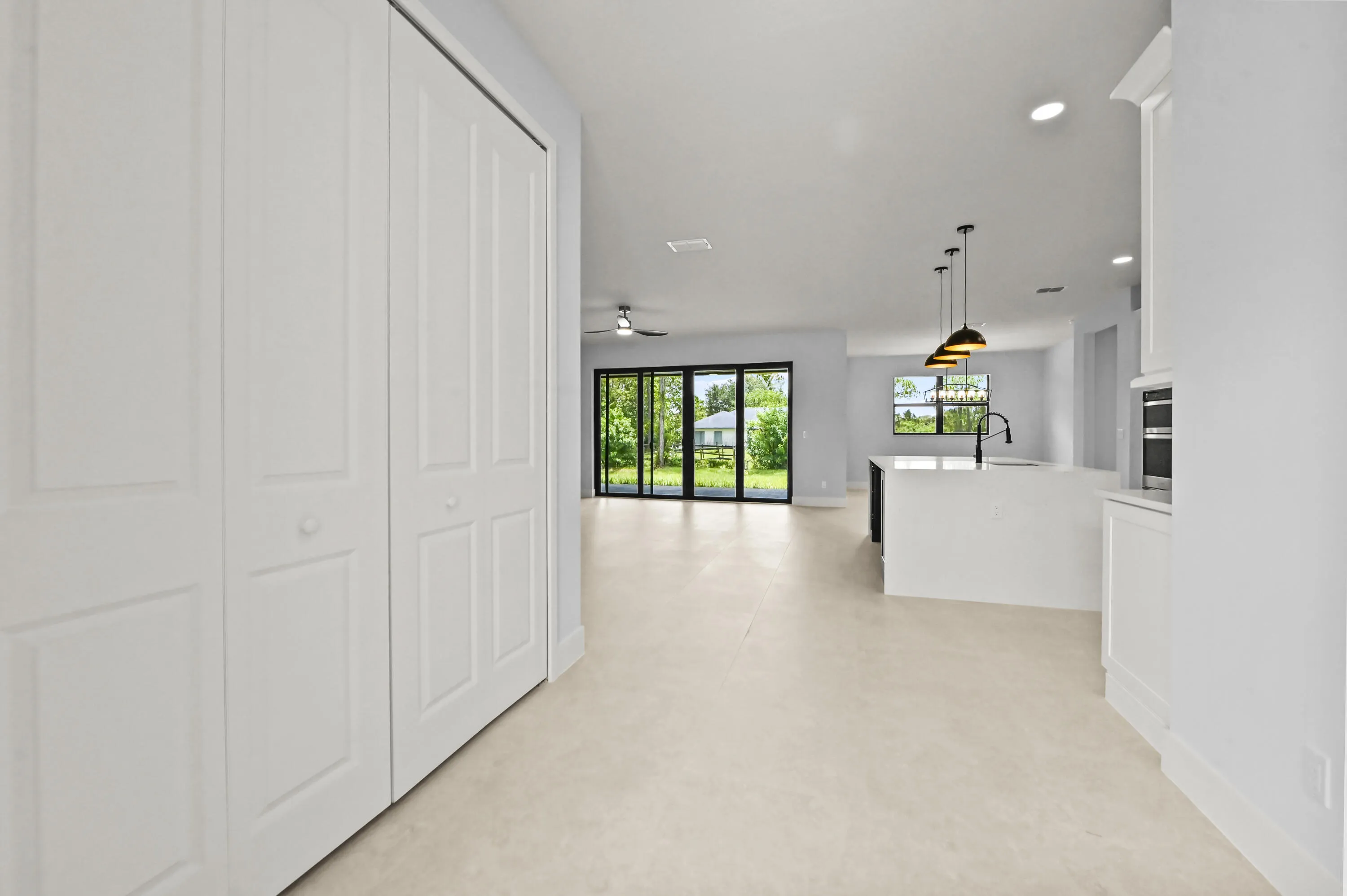 04 Hallway 01