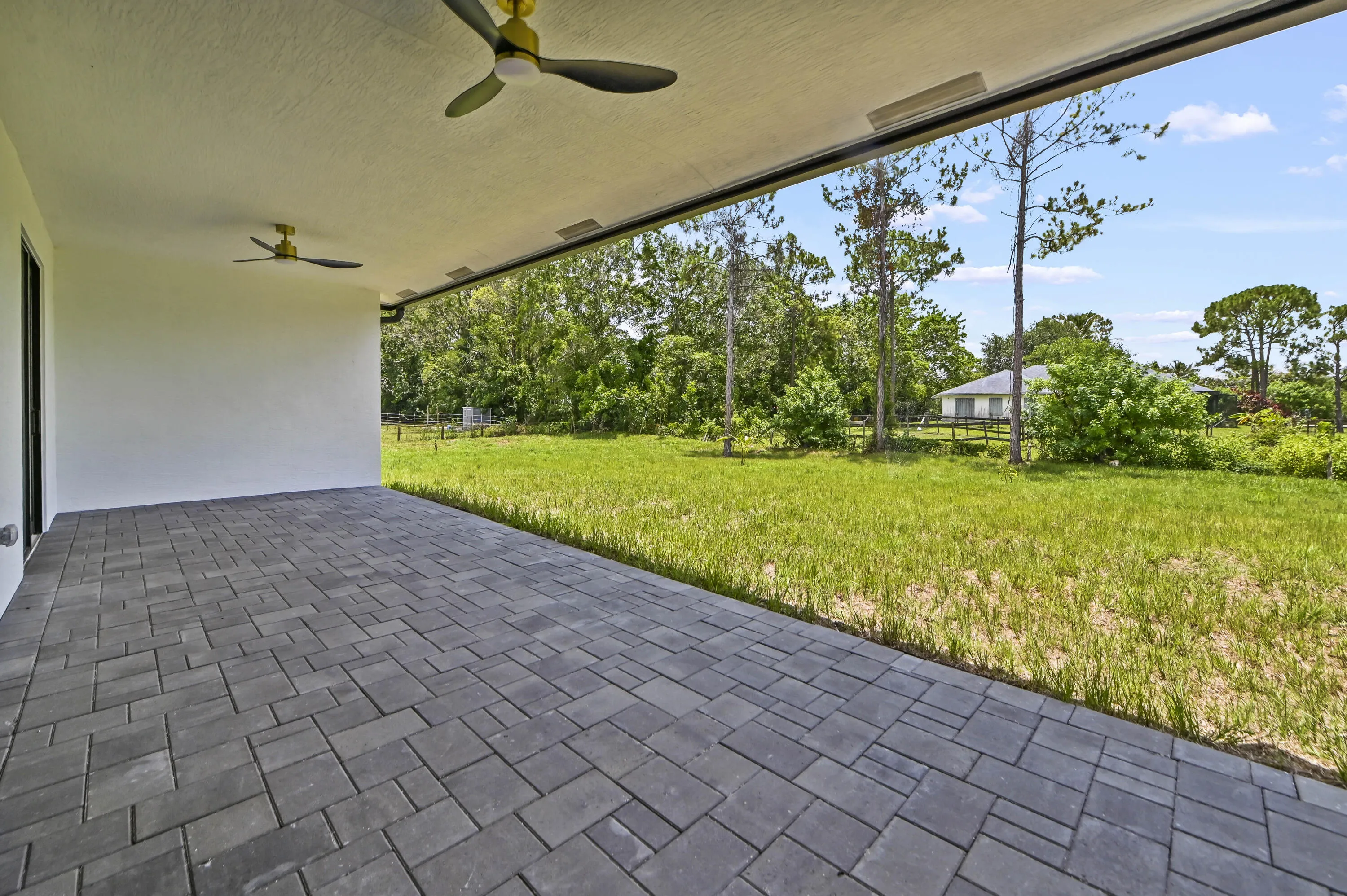 31 Patio 01